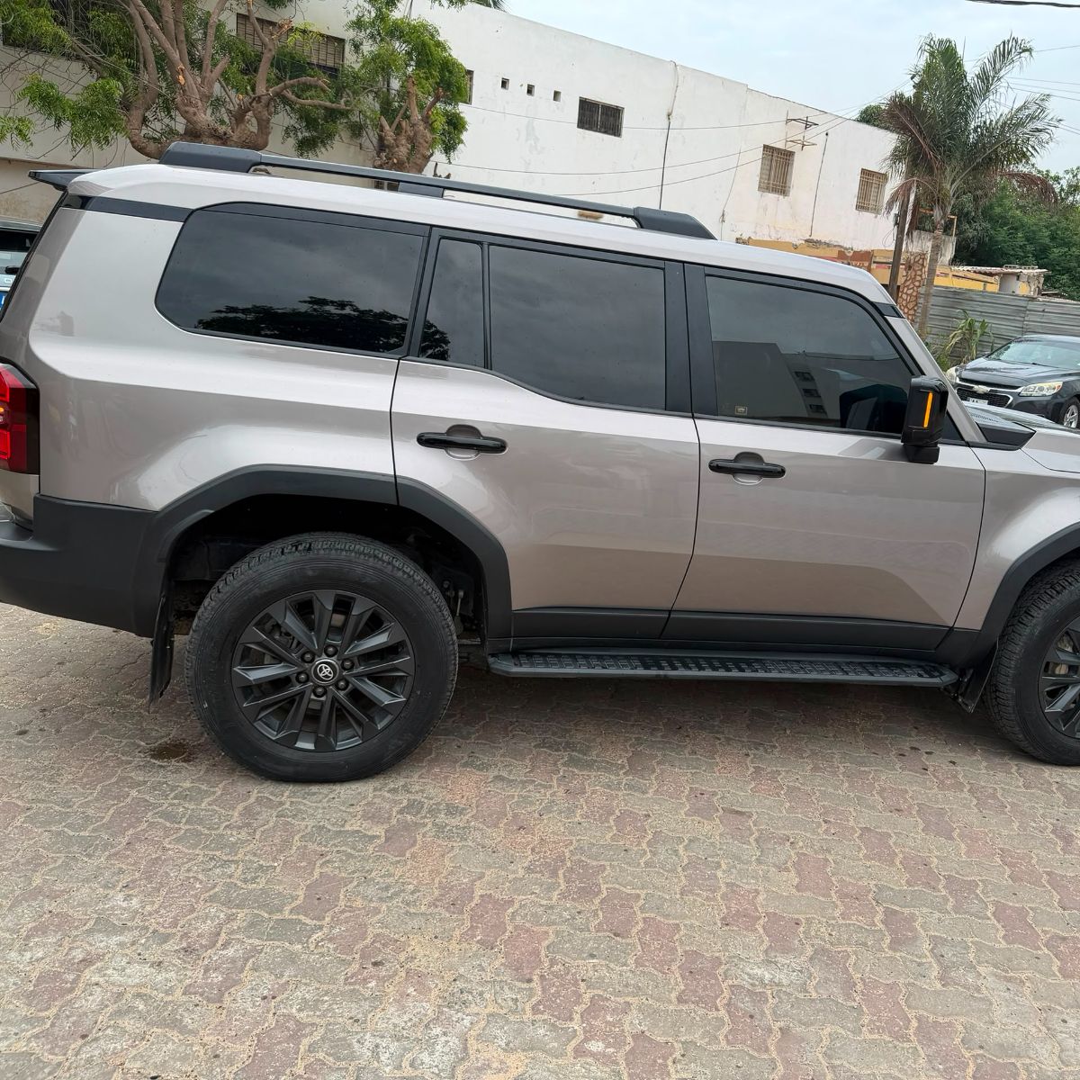 À VENDRE – TOYOTA LAND CRUISER PRADO disponible à D 5